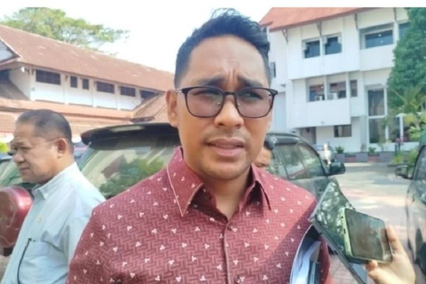 jamin-kepastian-usaha-10-tahun-harry-farfar-kawal-ketat-revisi-rtrw-di-pansus-dprd-ambon-jrk